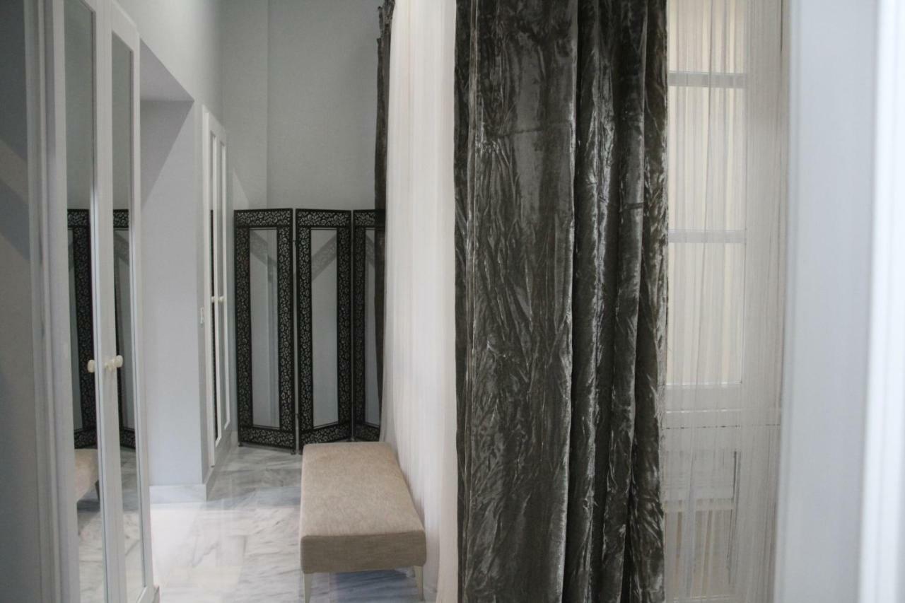 Luxurious 2 Bedroom Flat In A Historic Building Seville Exterior photo