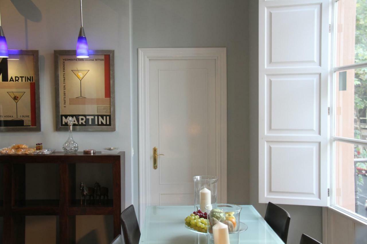 Luxurious 2 Bedroom Flat In A Historic Building Seville Exterior photo