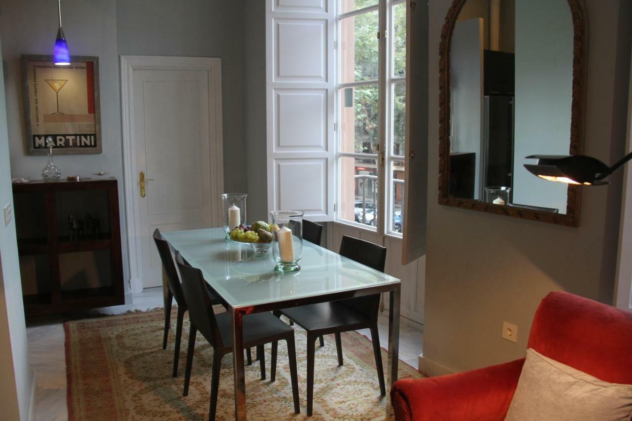 Luxurious 2 Bedroom Flat In A Historic Building Seville Exterior photo