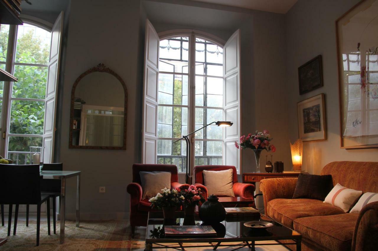 Luxurious 2 Bedroom Flat In A Historic Building Seville Exterior photo