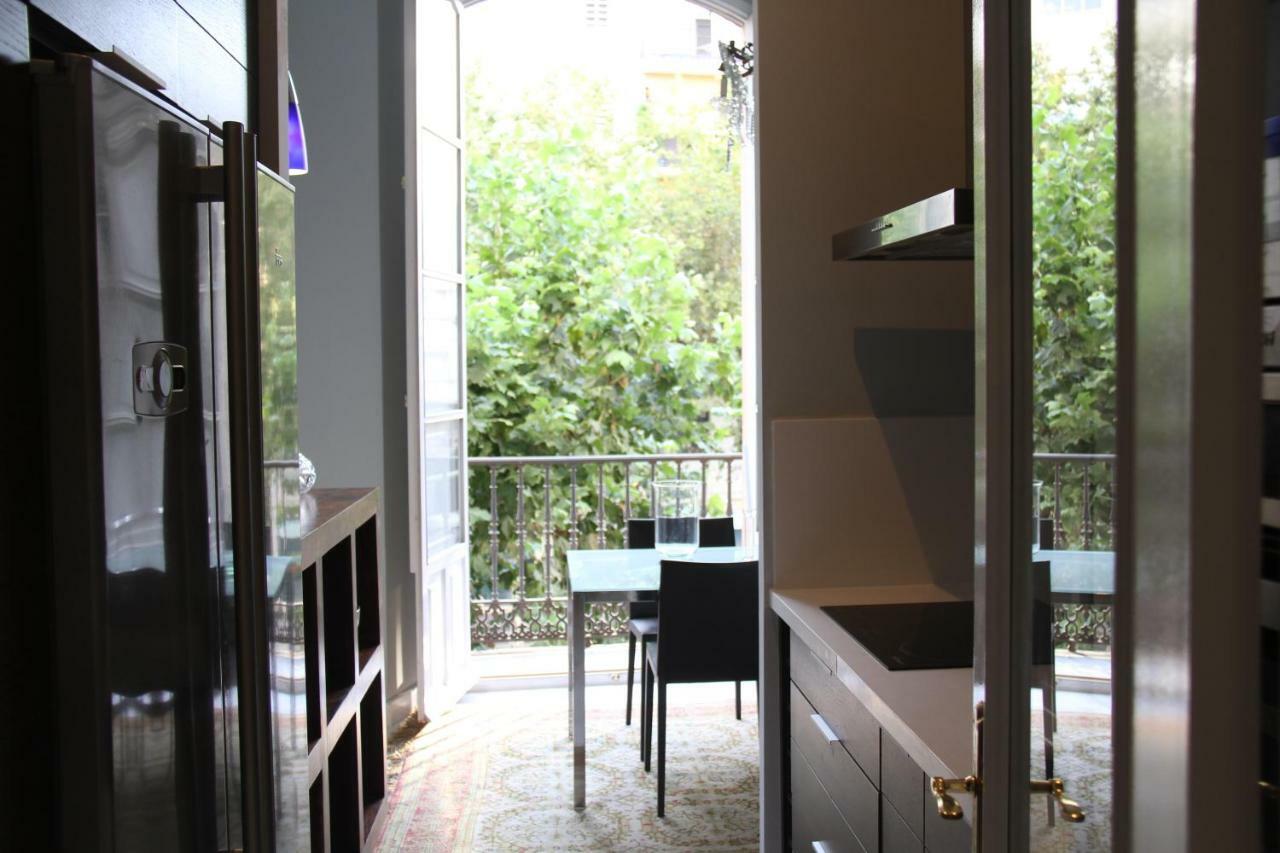 Luxurious 2 Bedroom Flat In A Historic Building Seville Exterior photo