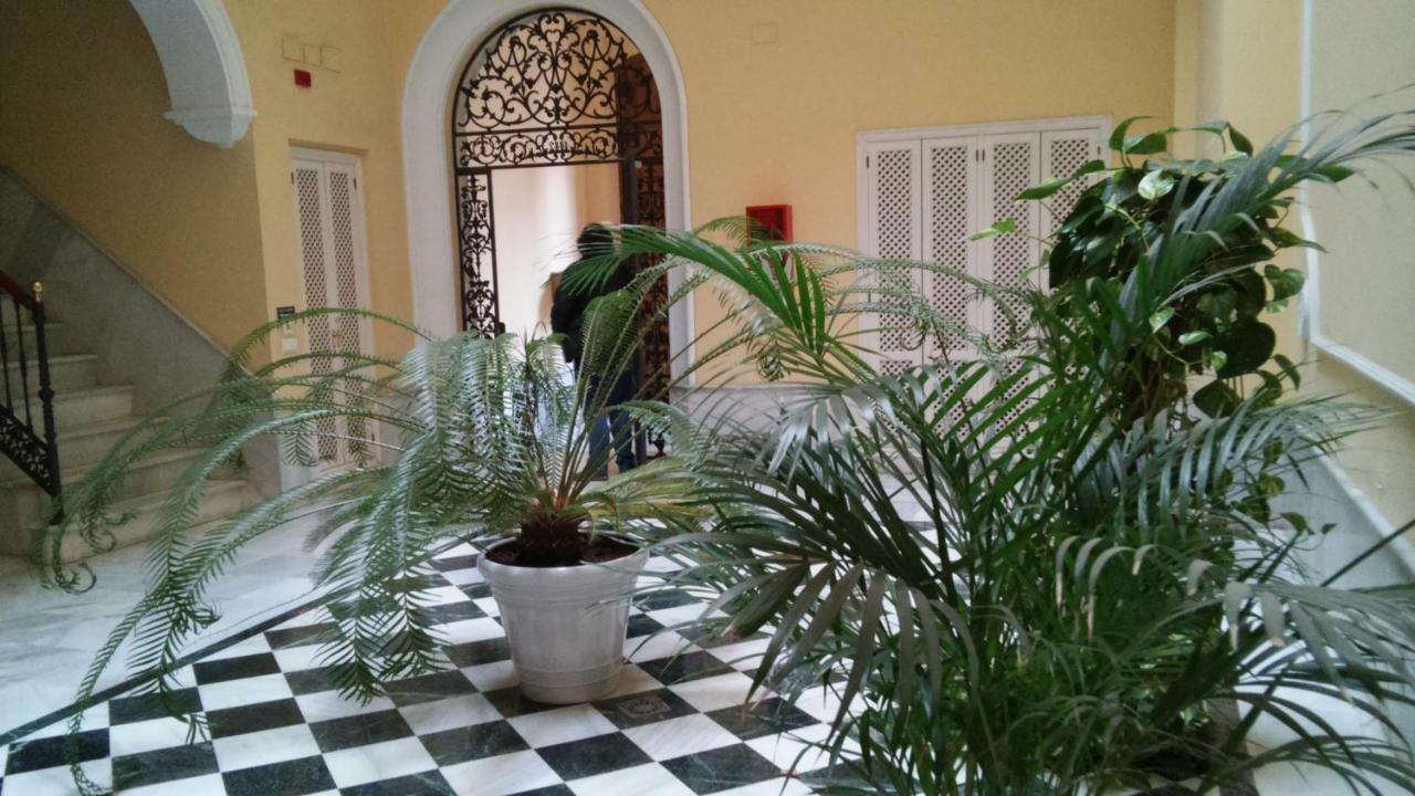 Luxurious 2 Bedroom Flat In A Historic Building Seville Exterior photo
