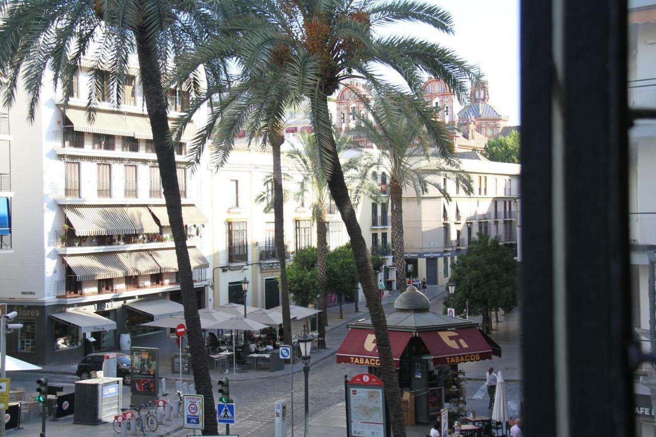 Luxurious 2 Bedroom Flat In A Historic Building Seville Exterior photo