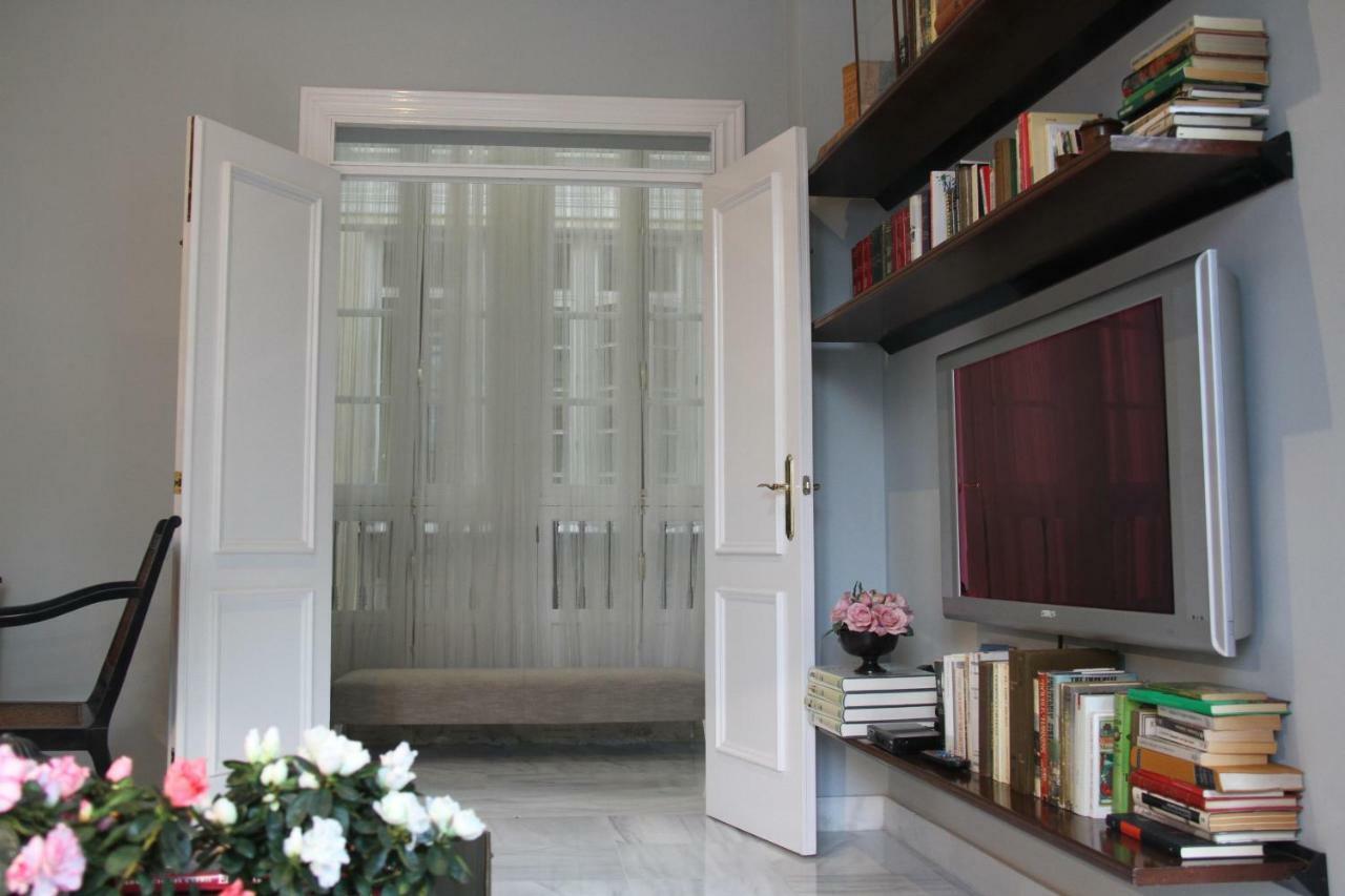 Luxurious 2 Bedroom Flat In A Historic Building Seville Exterior photo